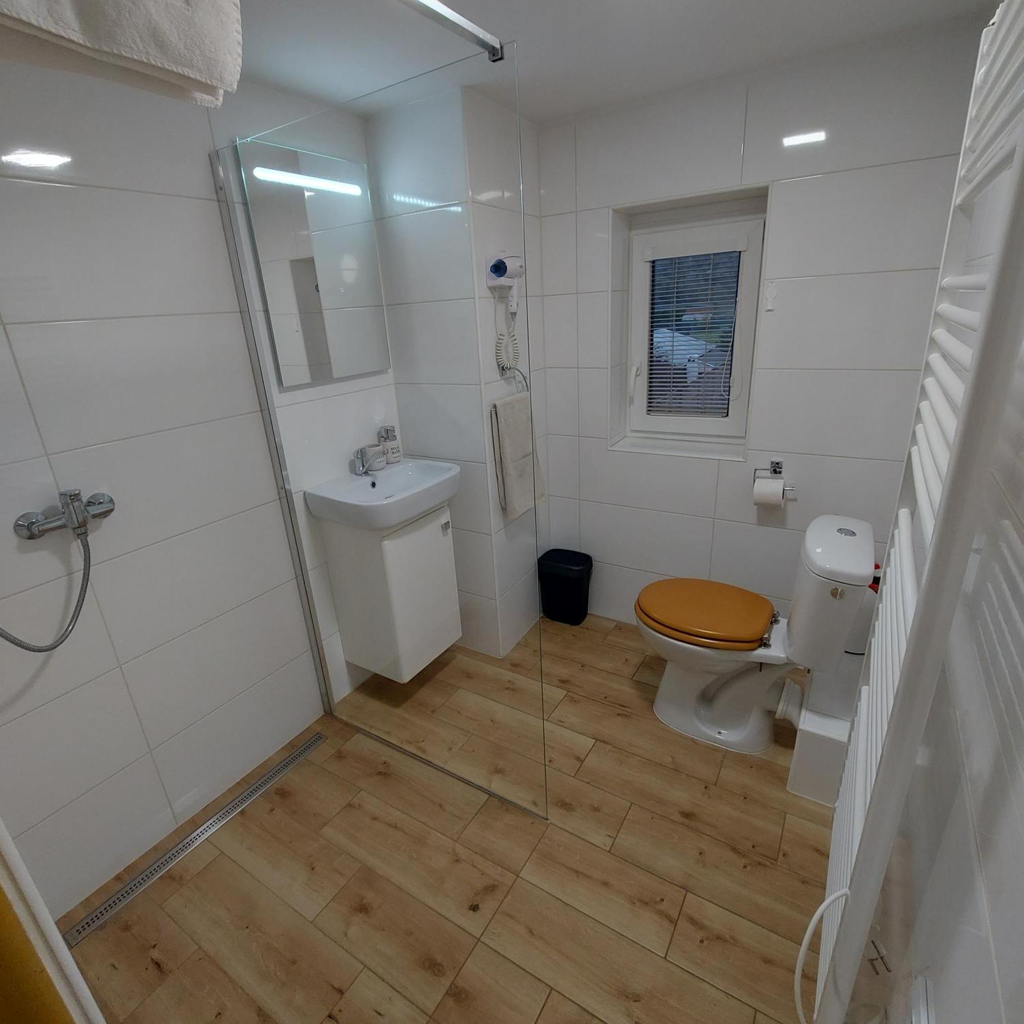 Apartmany Lenka Besenova 104 Bagian luar foto